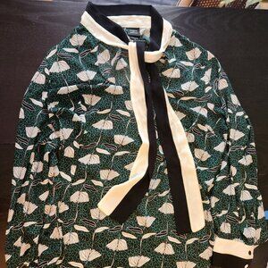 Black/white/green floral torrid blouse size 2(X) in perfect condition